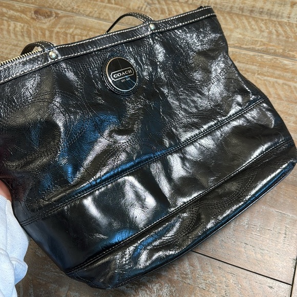 COACH Authentic Patent Leather Black Shoulder Bag - Picture 3 of 17